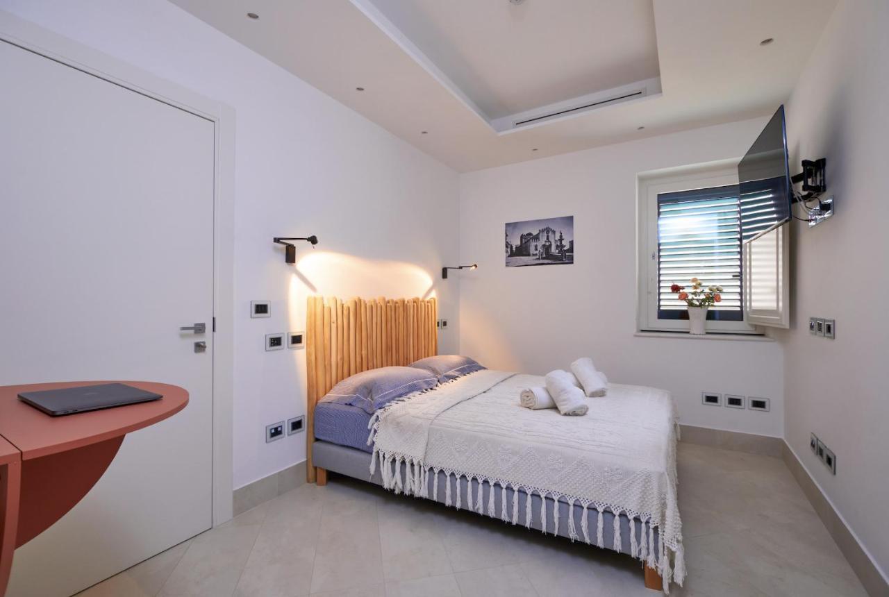 Queen Room,1466104373:JPEG