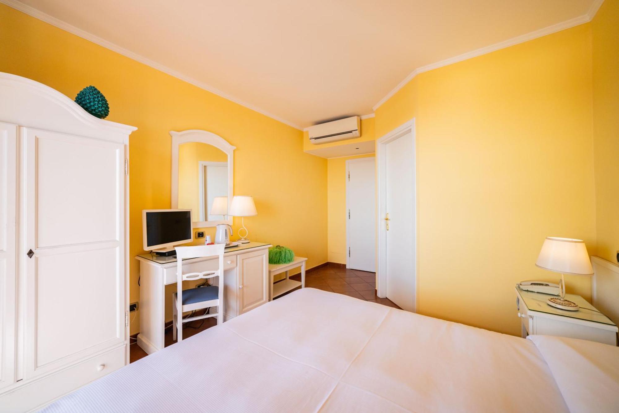 Habitación Doble Deluxe con balcón y vistas al mar