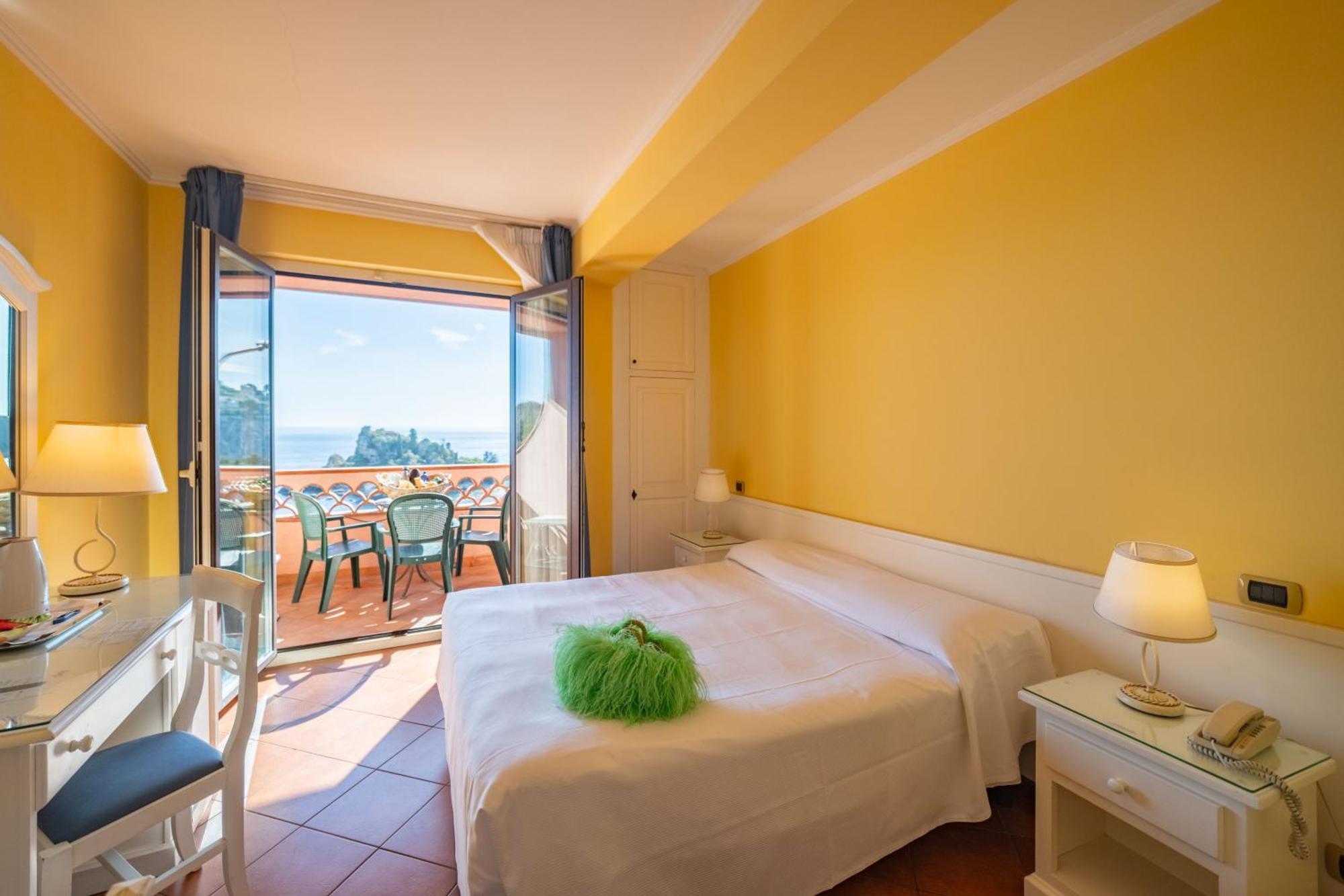 Deluxe Triple Room Sea View