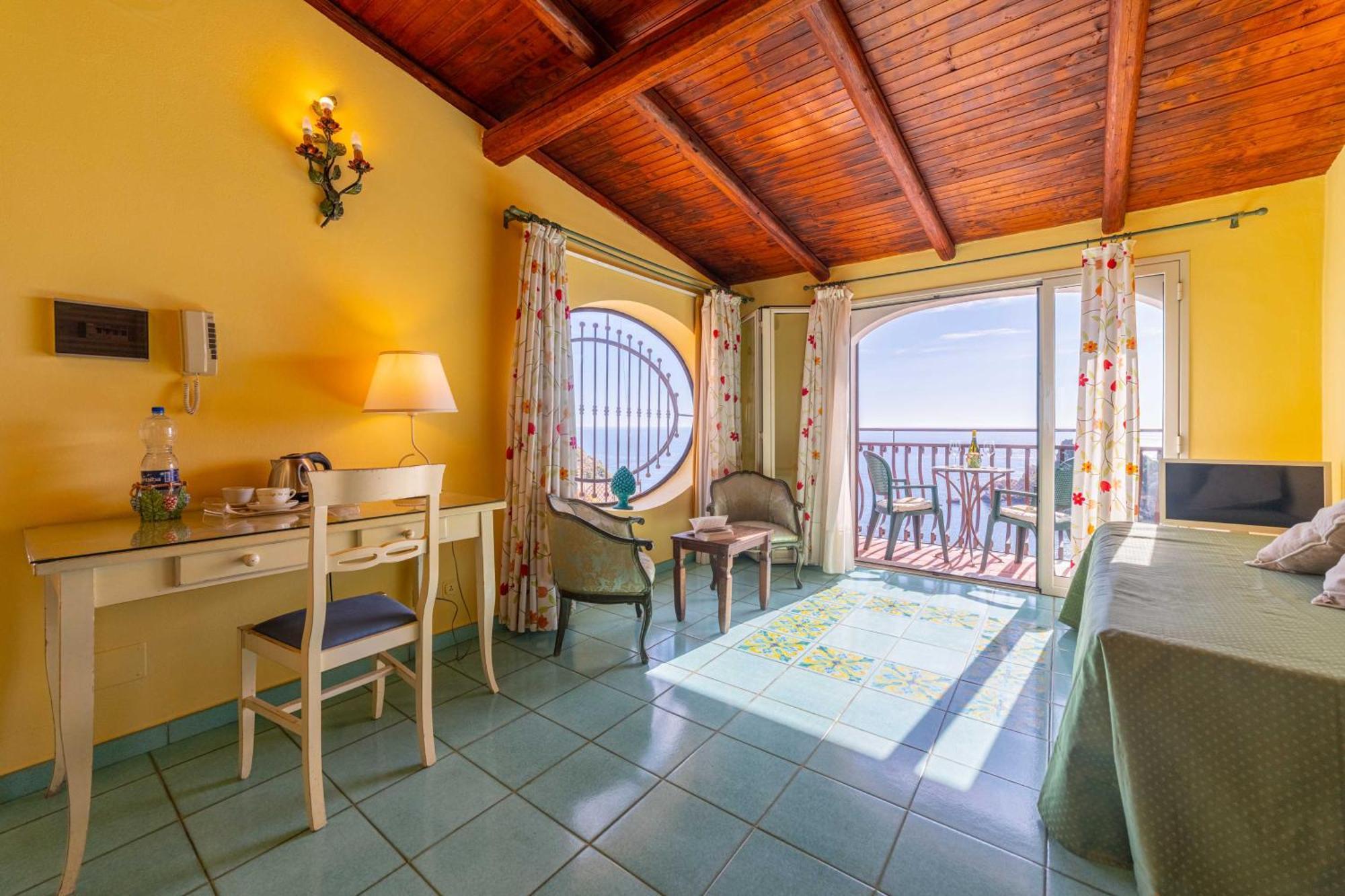 Queen Room Sea View