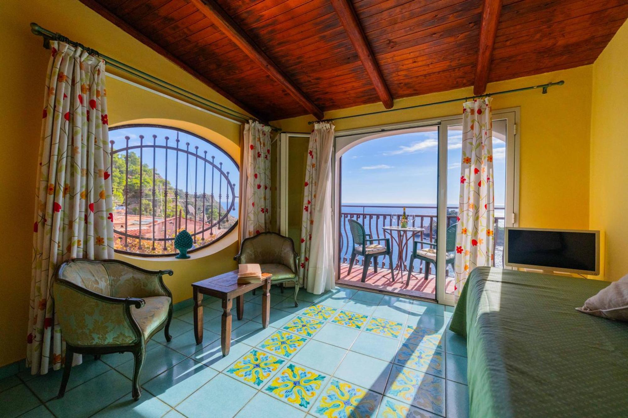 Queen Room Sea View
