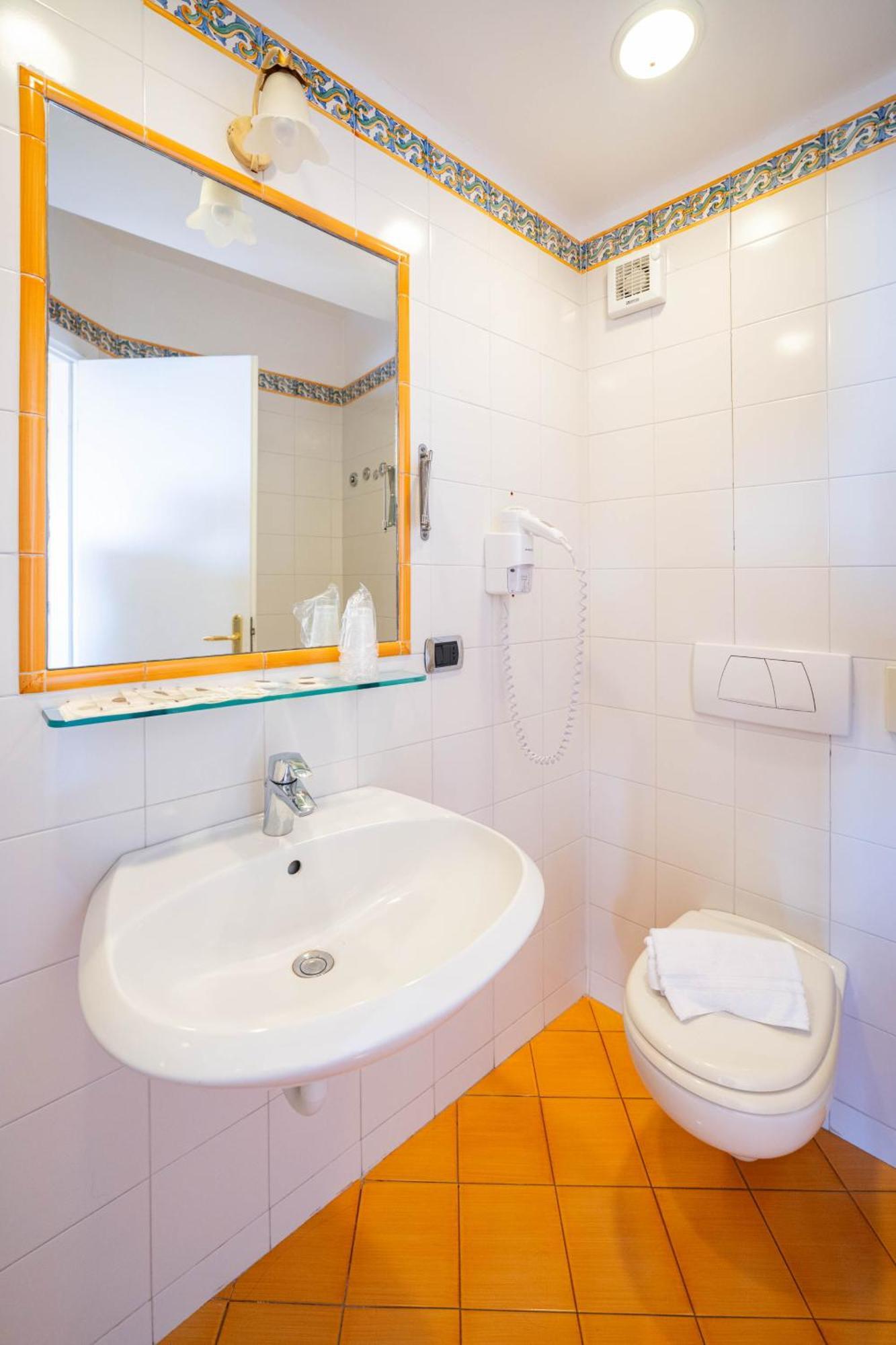 Deluxe Triple Room Sea View