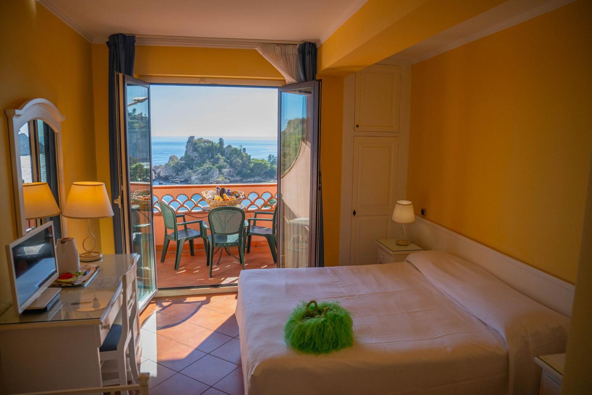 Deluxe Triple Room Sea View