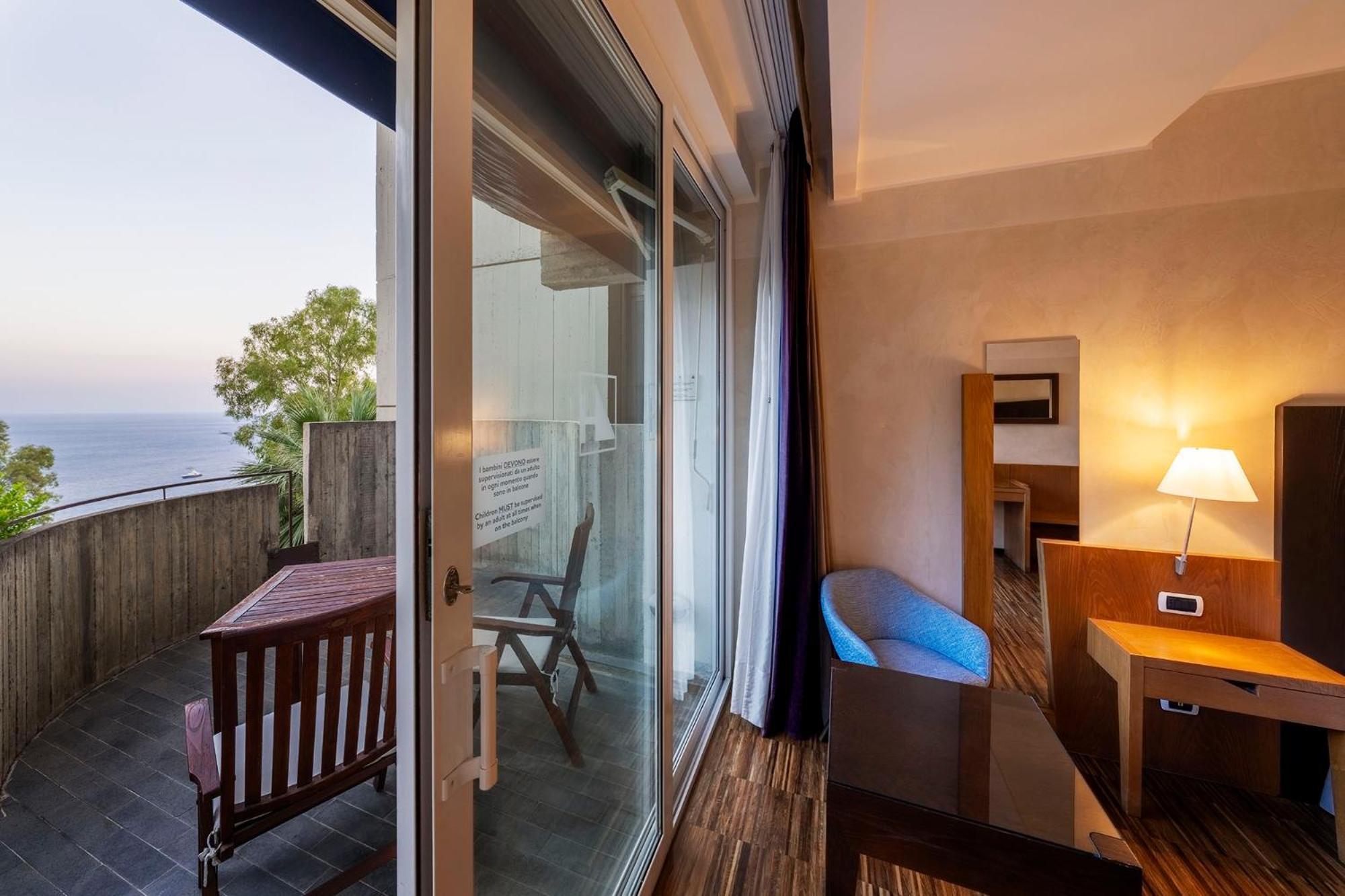 Double or Twin Room with Balcony and Sea View and Extra Bed,1706782388:JPEG