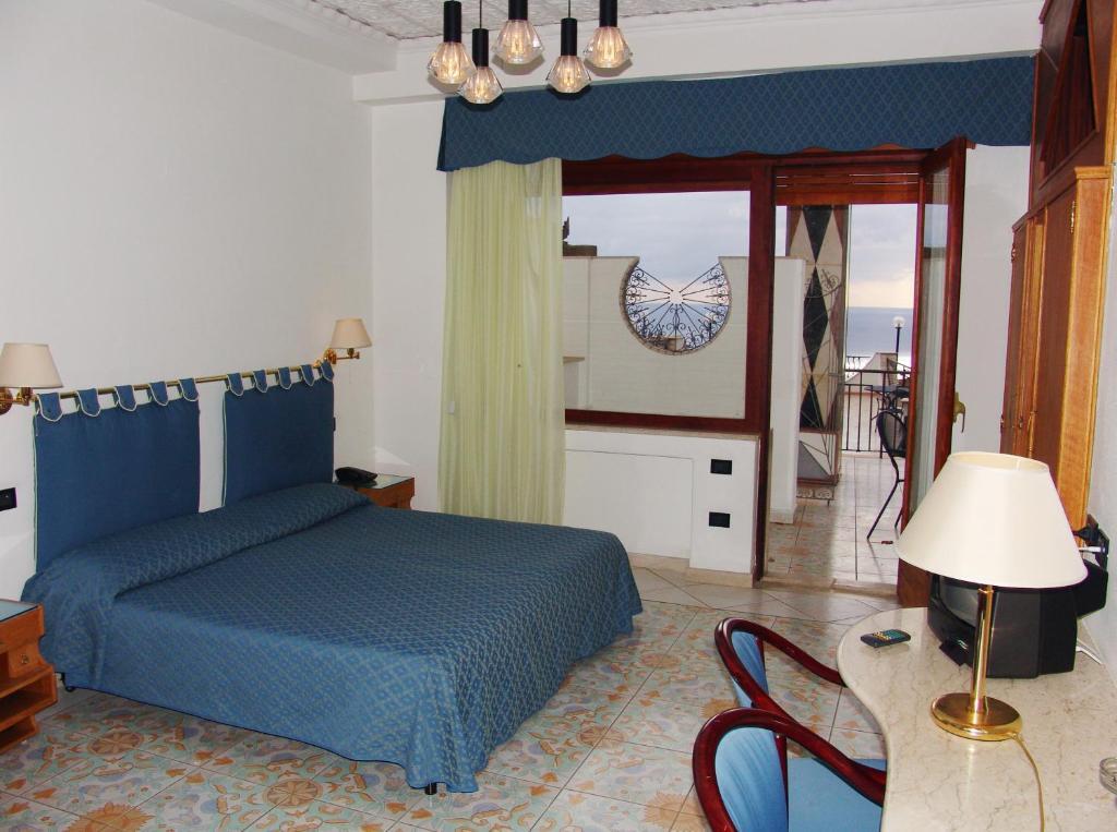 Double or Twin Room with Balcony and Sea View,76182080:JPEG
