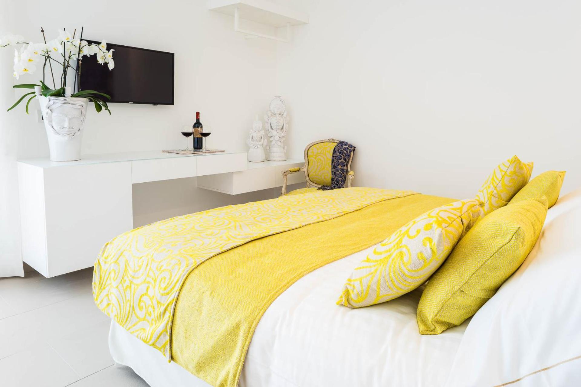 Double or Twin Room with Sea View,711378211:JPEG