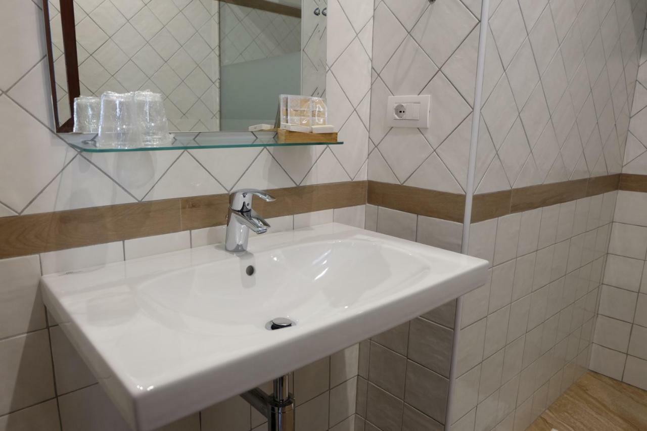 Double or Twin Room with Mountain View