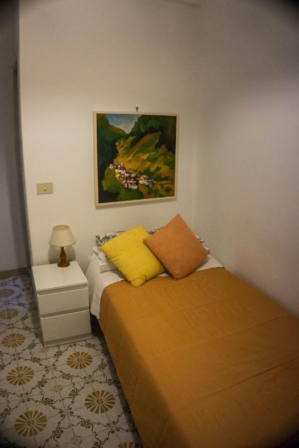 Single Room,790943253:JPEG