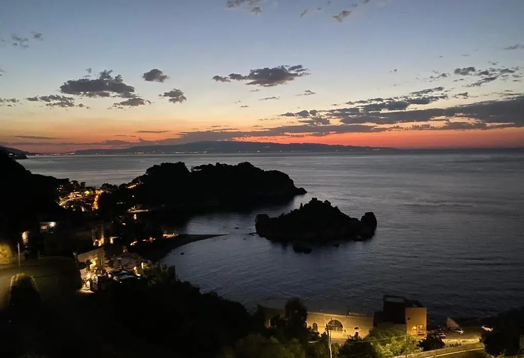 Taormina Suite Mon Repos-1
