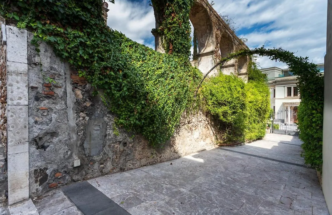 Beautiful Apartment In The Centre Of Taormina-1