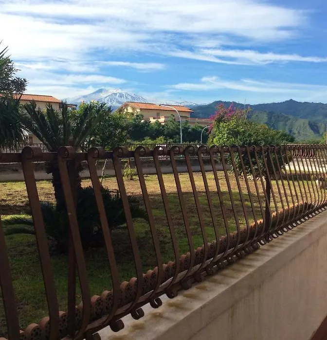 Spacious Apartment In Taormina With Garden View 107 M²-1