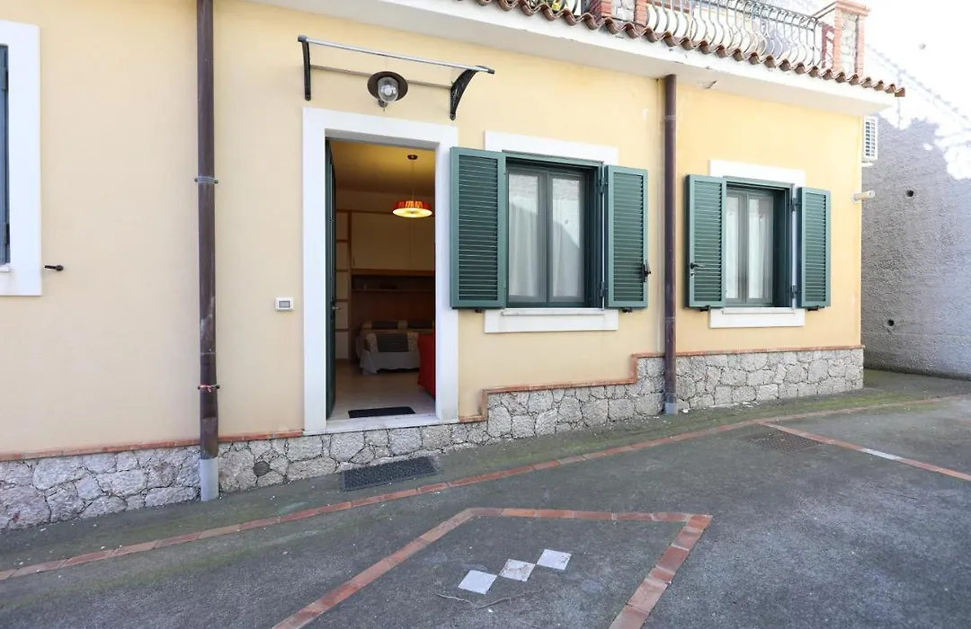 Guesthost - Accogliente Appartamento Vicino Al Centro Storico Con Posto Auto-1