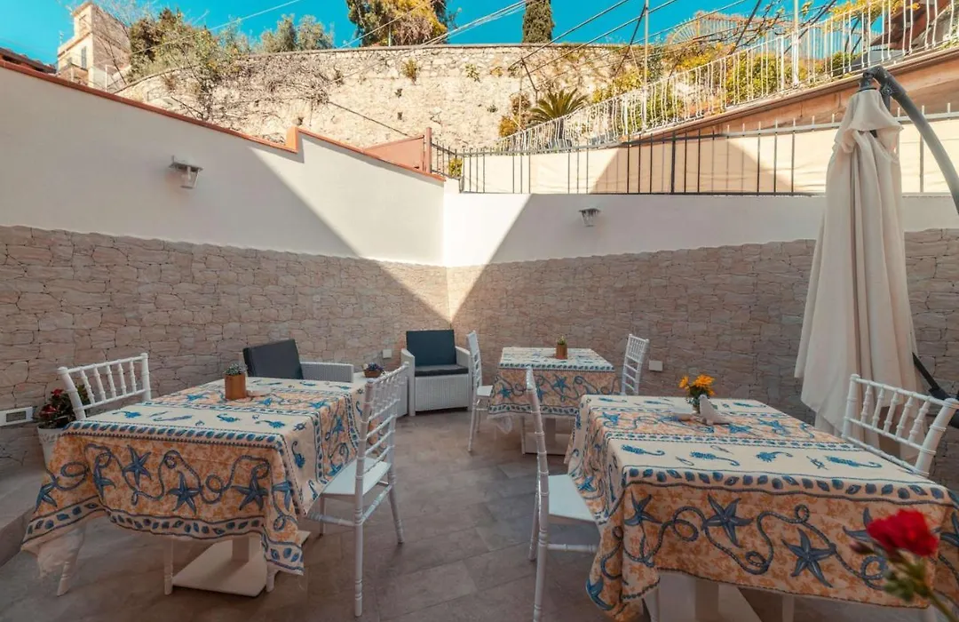 Dionisio House-1