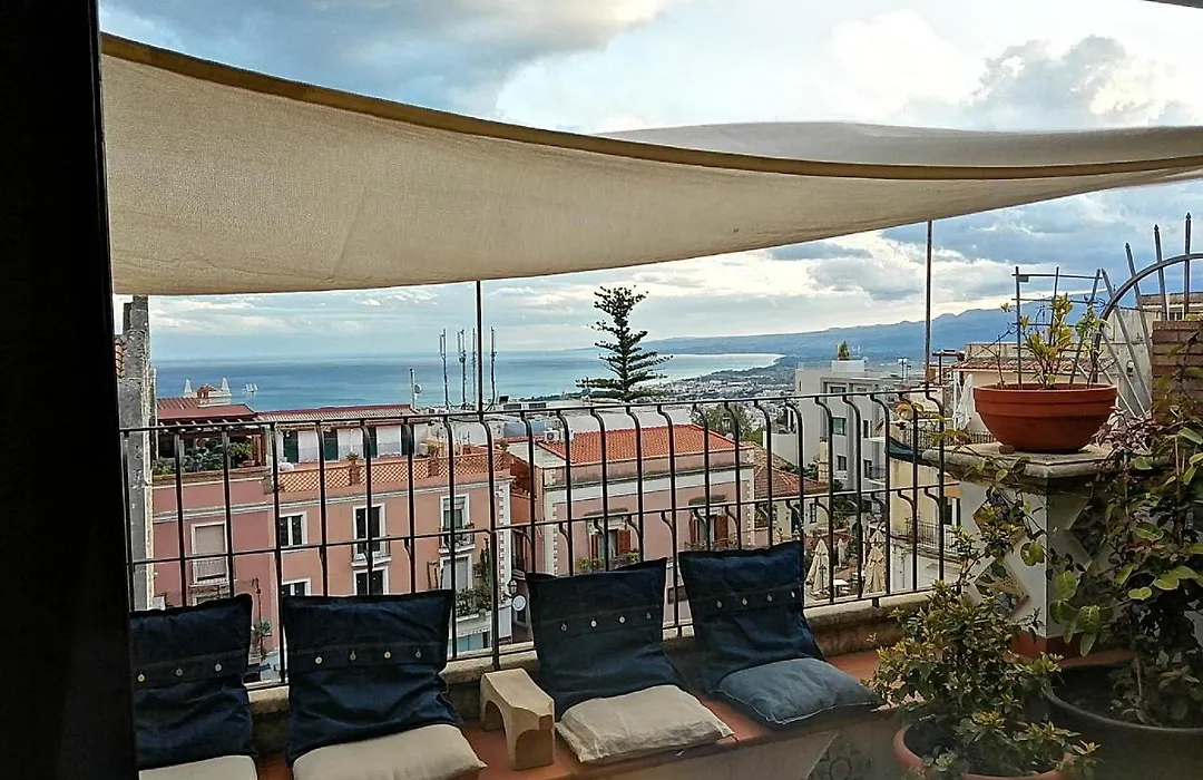Aly Art Apartment Taormina Duomo, Gulf & Etna View-1