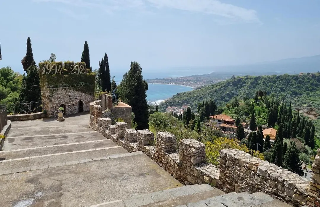 Dbhousetaormina-1