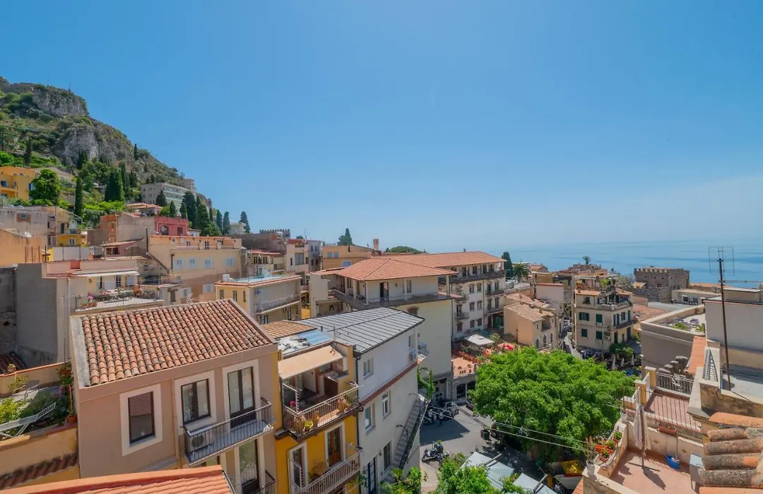 Ottaviano Suite - Elegante Attico Vista Mare-1