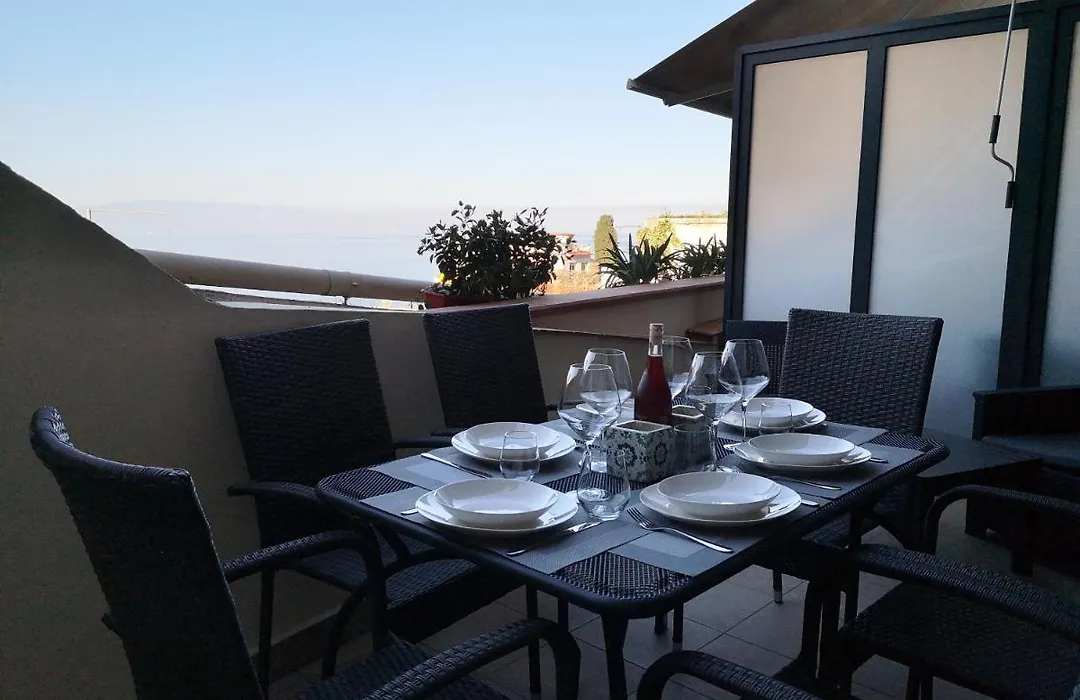 Casa Archia Ristrutturata Con Balcone Vista Mare-1