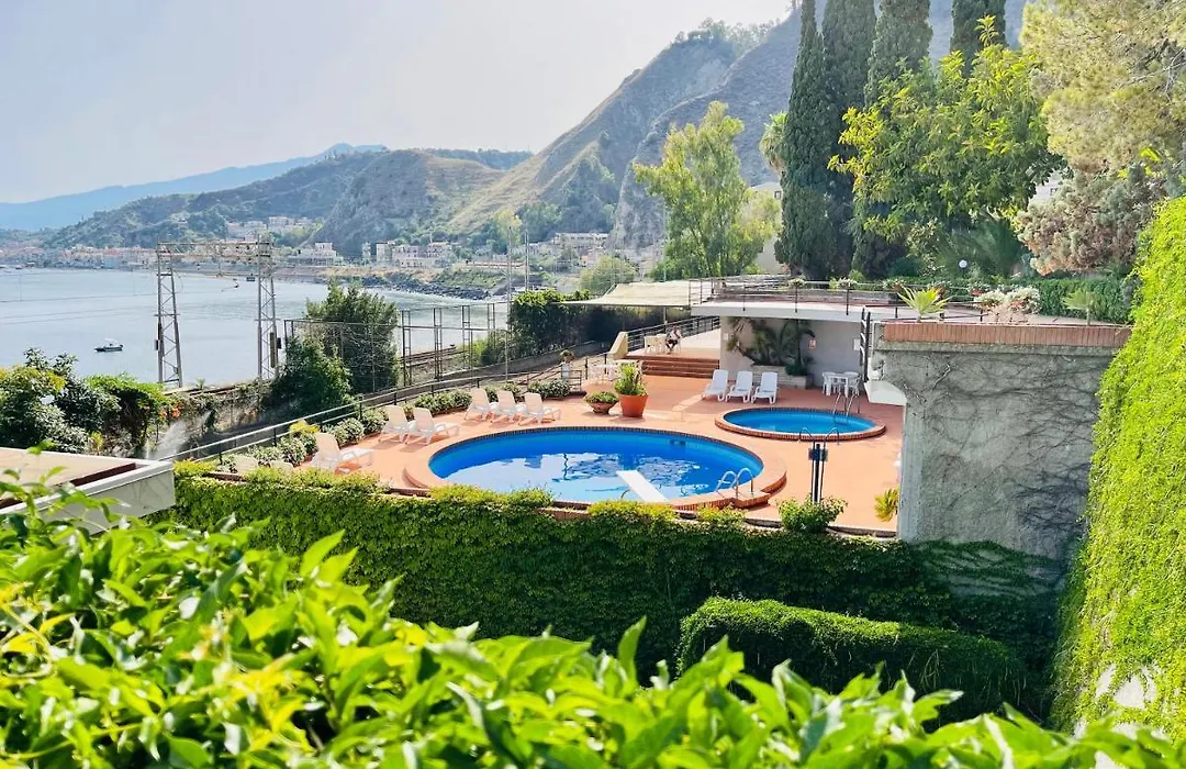 Apartament On The Sea And With Swimming Pool-1
