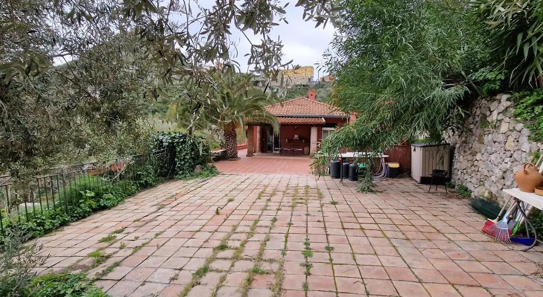 Beautiful 2-Bed Villa In Taormina-1
