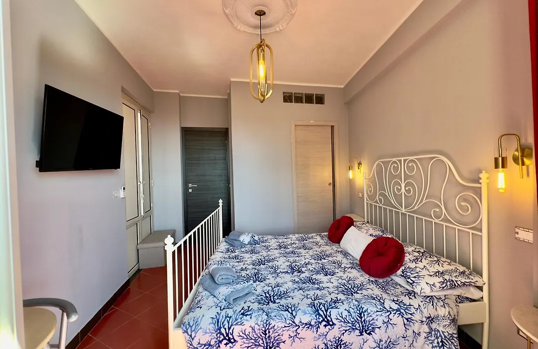 Taorminas Sun Central Boutique Guesthouse & Suites-1