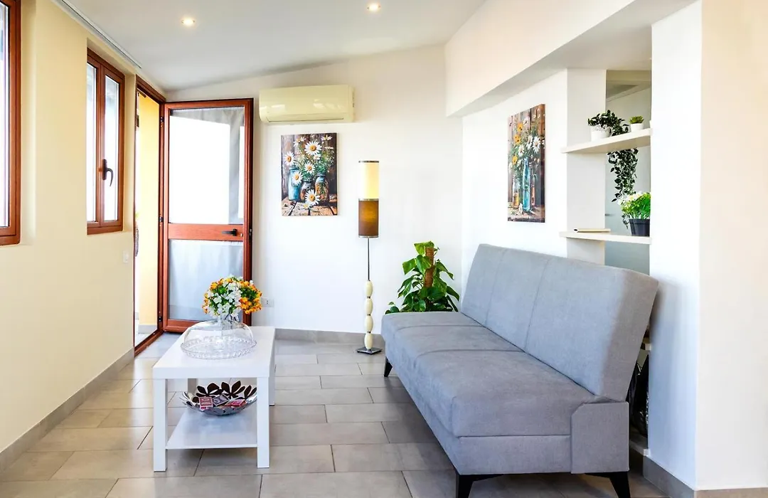 Tauromenion Guest House-1