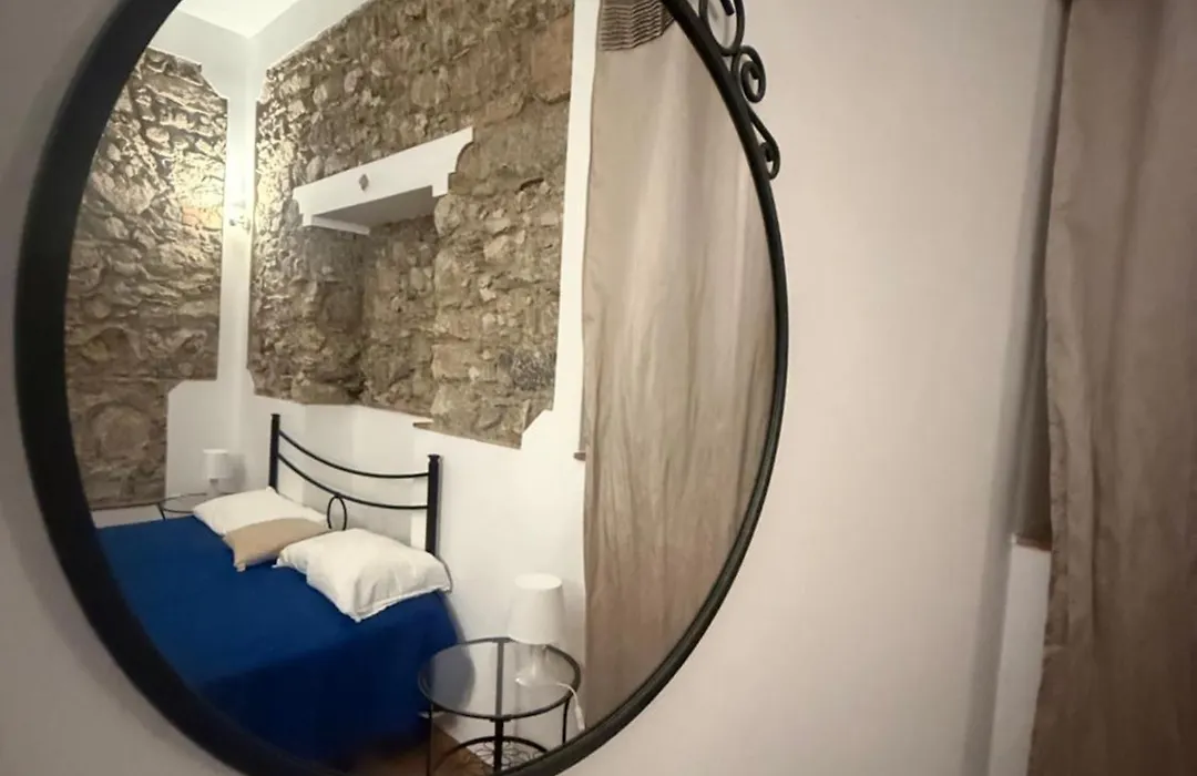 Incantevole E Storico Appartamento In Pieno Centro-1