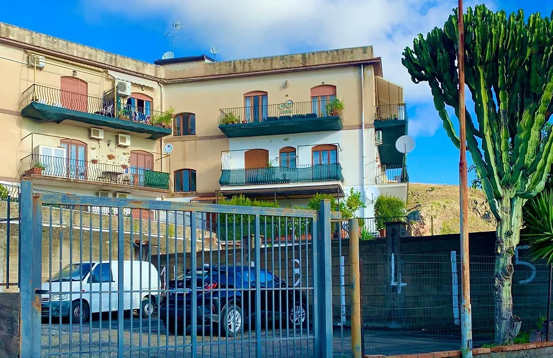 Spacious Apartment In Taormina With Sea View And Balconies-1