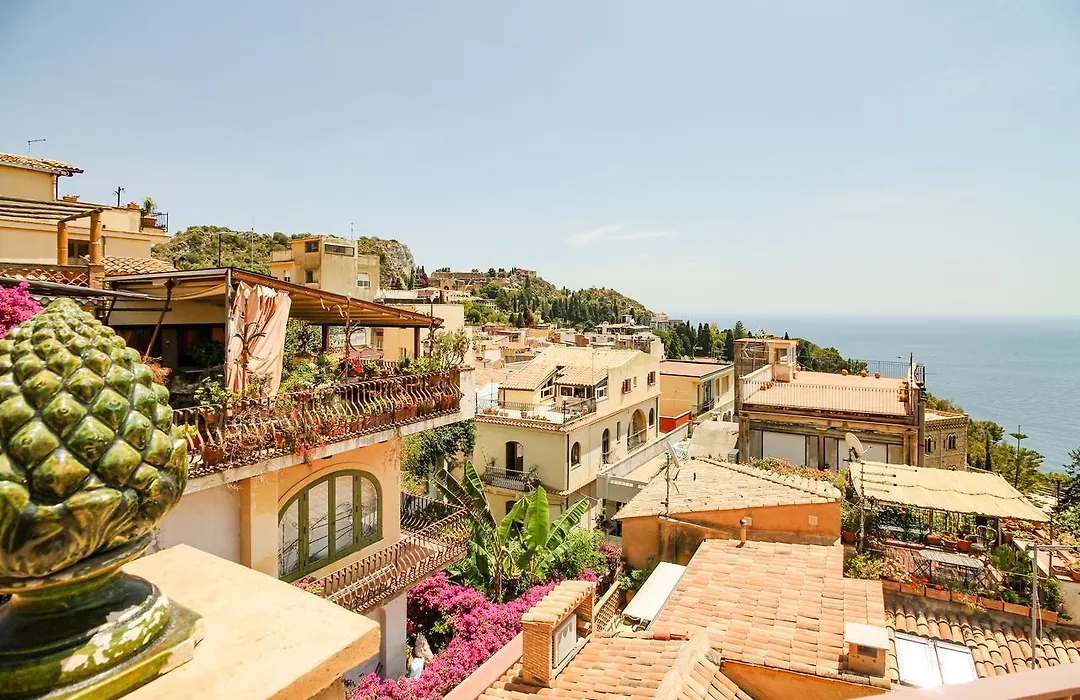 Guesthost - The Charme Of Sicily-1