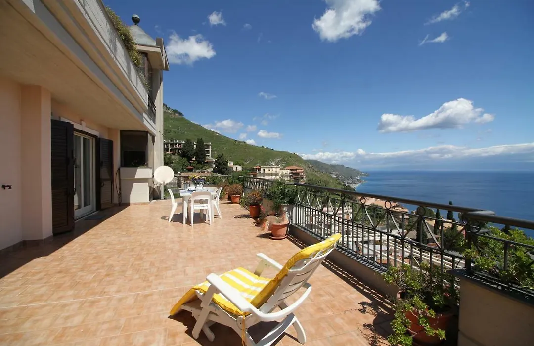 Guesthost - Fontana Vecchia Seaview Apartment-1