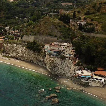 Mare Roccia beachfront apartment-2