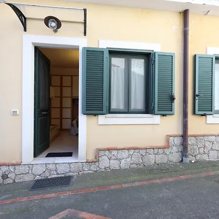 Guesthost - Accogliente Appartamento Vicino Al Centro Storico Con Posto Auto-2