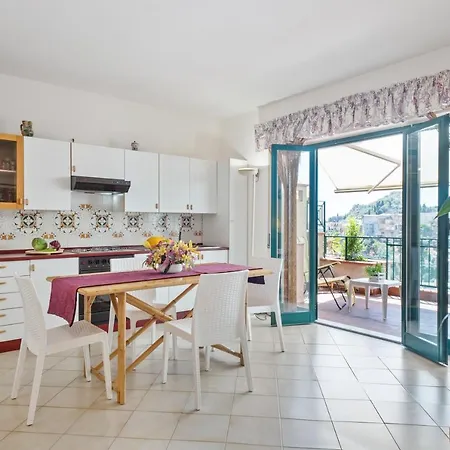 Guesthost - Taormina Comfortable Apartment With Terrace-3