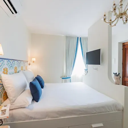 Ottaviano Suite - Elegante Attico Vista Mare-3