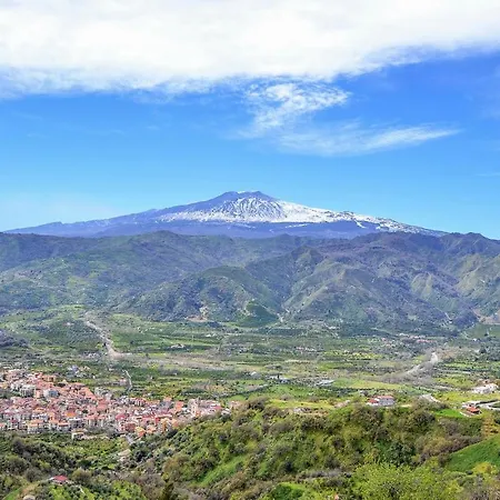 Cozy Apartment In Taormina With Kitchenette-3