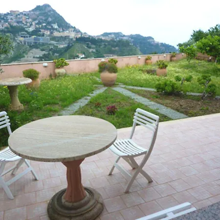 Spacious Apartment In Taormina - Garden View-3