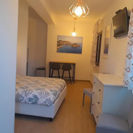 Elegant Mini Appartments Floridia Close To The Center Private Parking-2