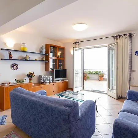 Guesthost - Fontana Vecchia Seaview Apartment-2