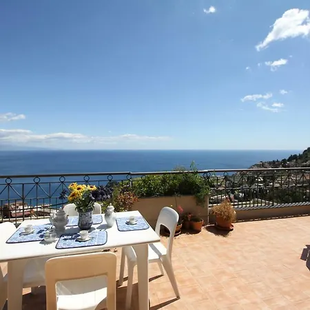 Guesthost - Fontana Vecchia Seaview Apartment-3