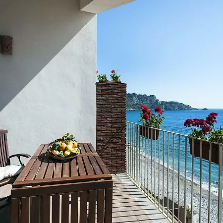 Taormina Stationhouse-2