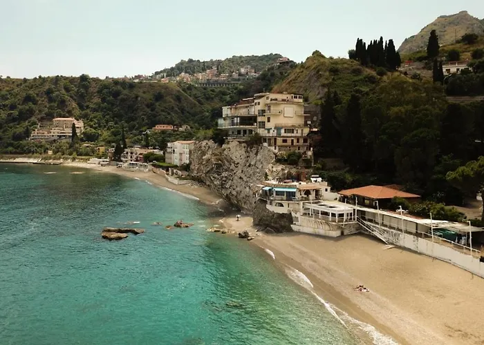 Mare Roccia beachfront apartment Taormina che accetta animali