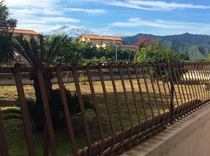 Spacious Apartment In Taormina With Garden View 107 M² acceptant les animaux