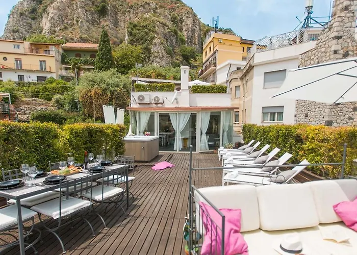 Attico Giafari 6, Emma Villas Taormina admite animales