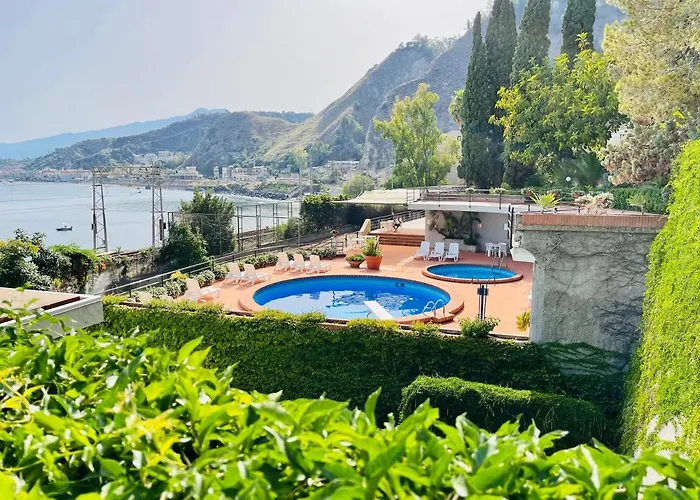 Apartament On The Sea And With Swimming Pool Taormine acceptant les animaux