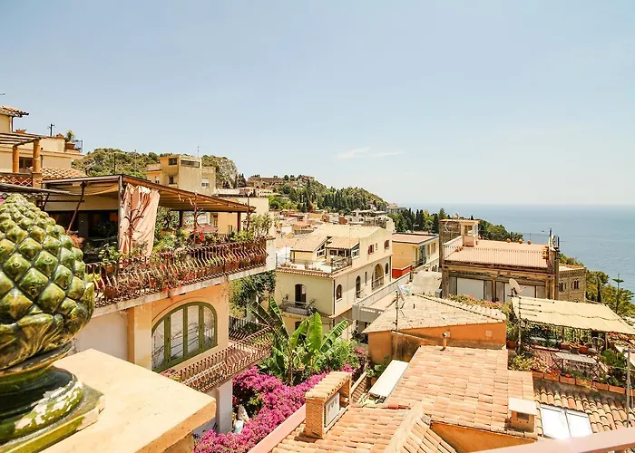 Guesthost - The Charme Of Sicily Appartement Taormina